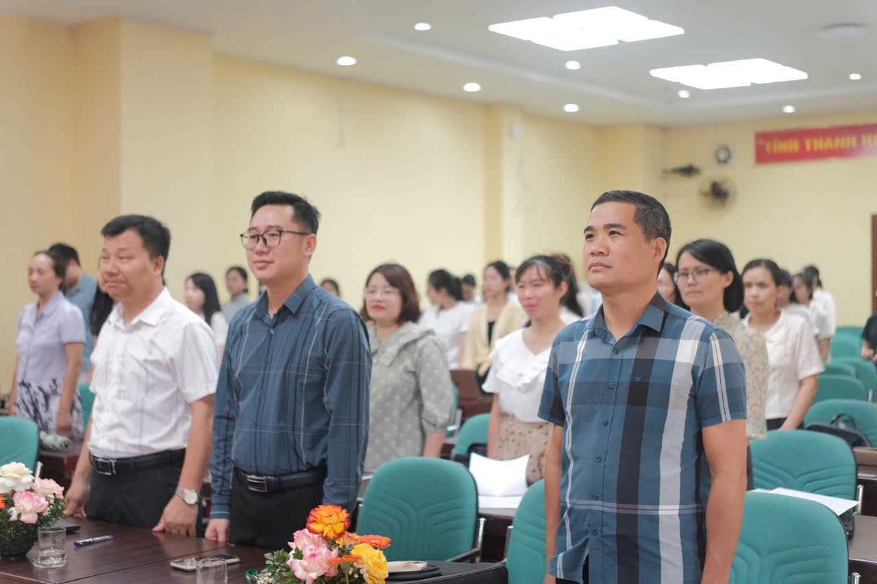 Lễ kết nạp đảng viên mới tháng 6 năm 2026 tại chi bộ Khoa Ngoại ngữ